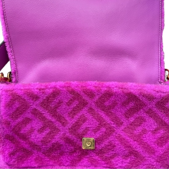 FENDI pink shearling zucca two straps baguette - Picture 3 of 6